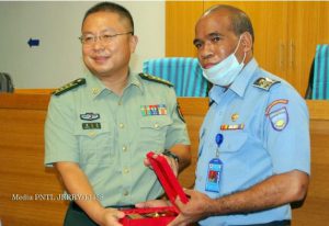 PNTL gives Award and thanks to Chinese Defence Attache Col. Huan Damin.
