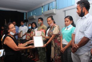 OPMT distributes award certificates to the researchers of “Buibere Hamriik Ukun Rasik An”