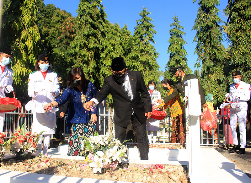 Indonesian Independence Day is marked by Laying Flowers at the Seroja Cemetery