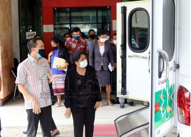 TELKOMCEL offers an ambulance to the Ministry of Health