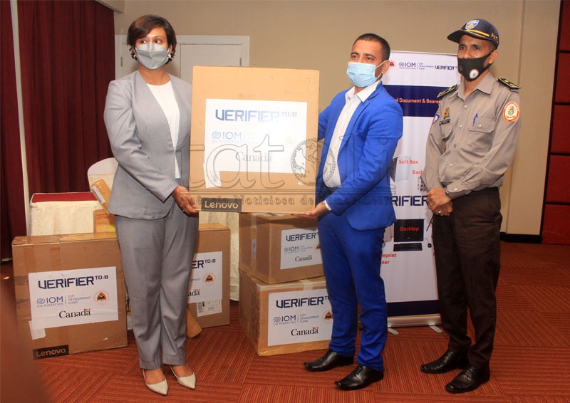 IOM Hands over TD&B Scanner Machines to Minister of Interior of Timor-Leste