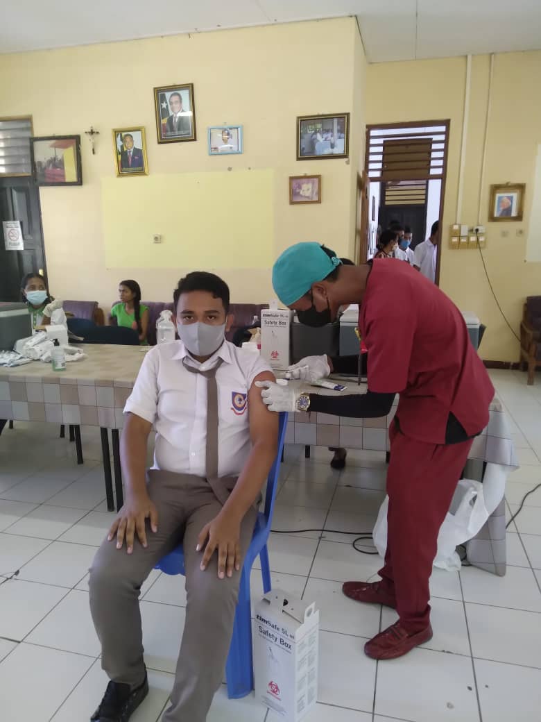 136 students at EXTERNATO School receive Pfizer vaccine