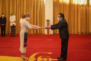 PR Lú OLo receives a credential letter from the Ambassador of Portugal