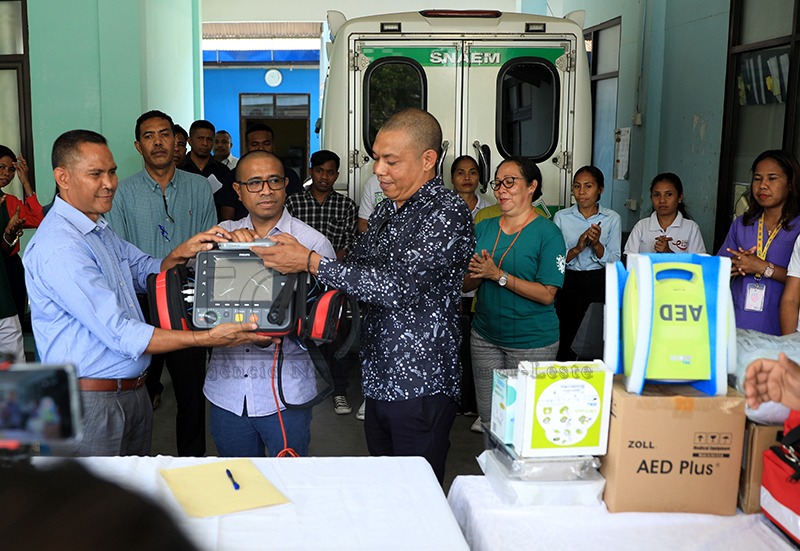 PhD hands over emergency medical equipment to SNAEM I.P