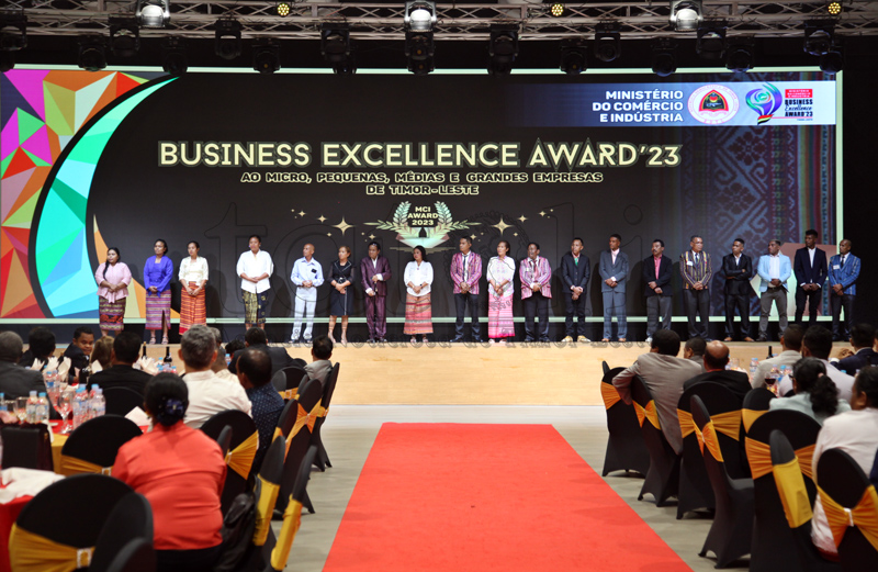 Government presents 2023 Business Excellent Award certificates to 46 national companies