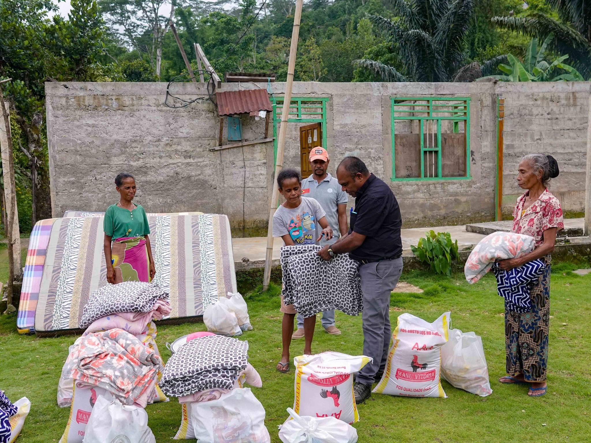 President Horta supports windstorm-affected families in Ermera