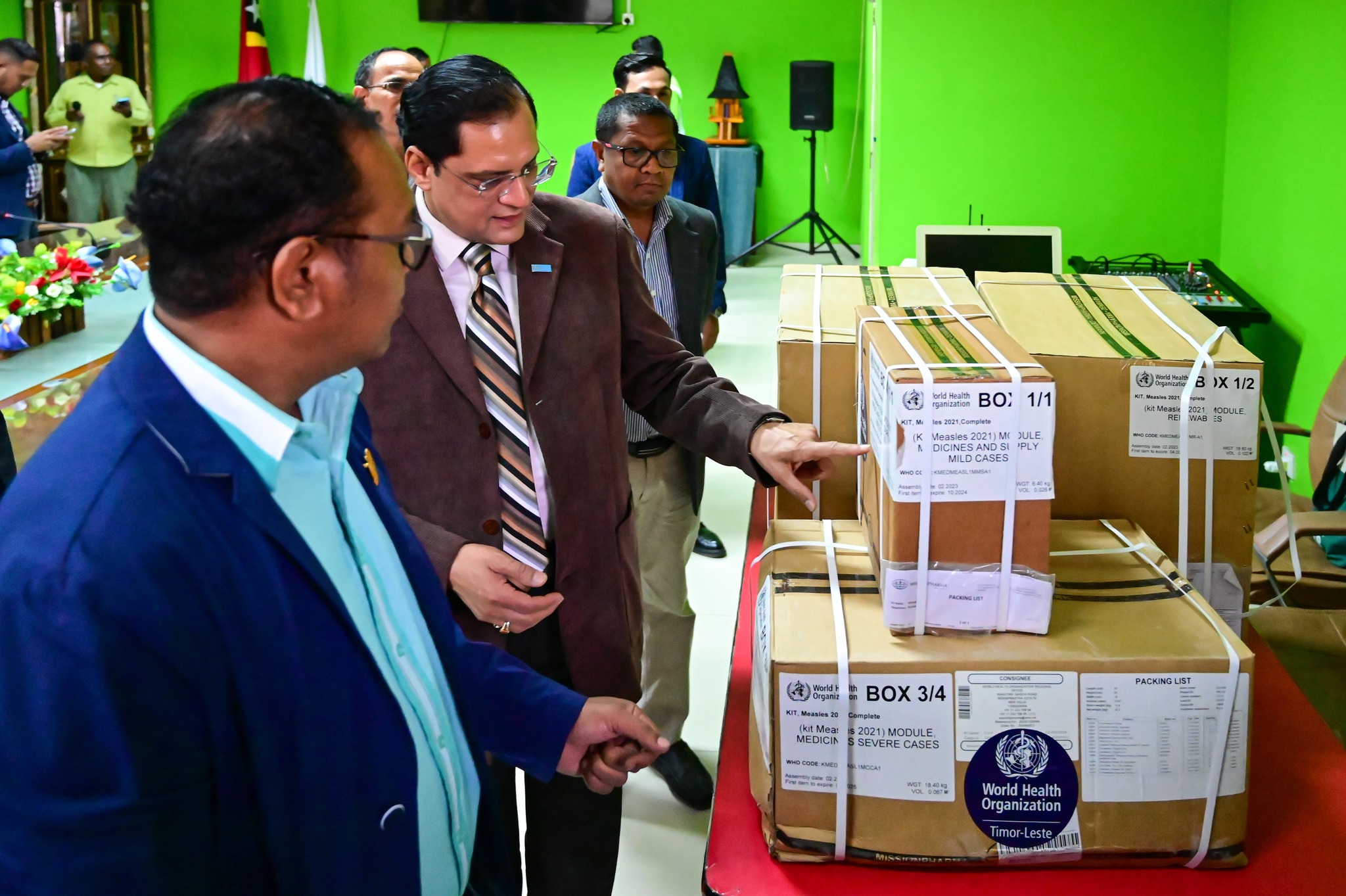 WHO hands over emergency medical kits for management of severe measles cases