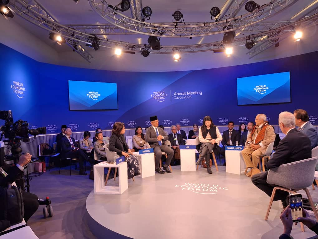 President highlights regional cooperation at World Economic Forum