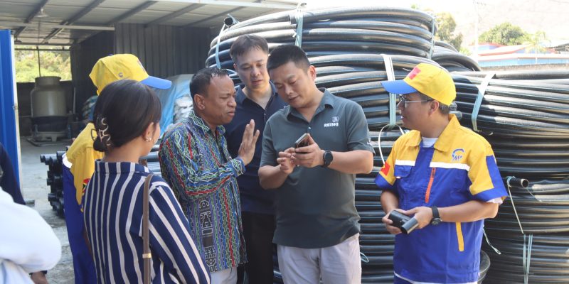 Minister Pereira inspects poly pipe production company in Likisá Municipality