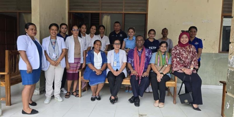 Alumni of the Malaysian Technical Cooperation Programme dxtend help to Manleuana and Bebonuk Health Posts