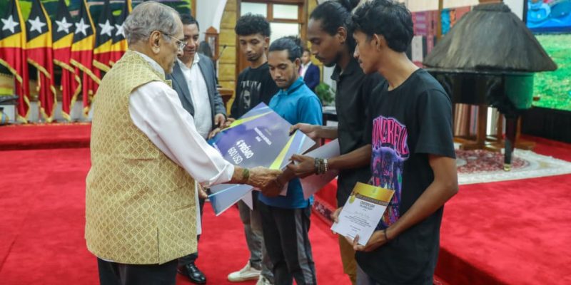 President Ramos-Horta awards winners of “Peace-Building Through Public Art” competition