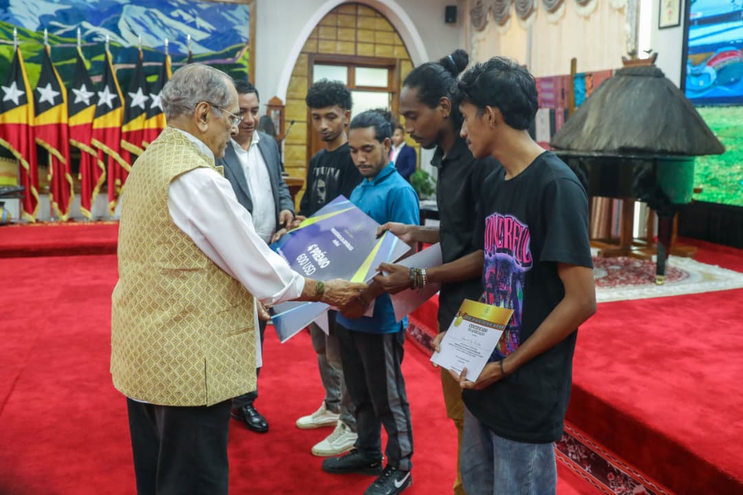 President Ramos-Horta awards winners of “Peace-Building Through Public Art” competition