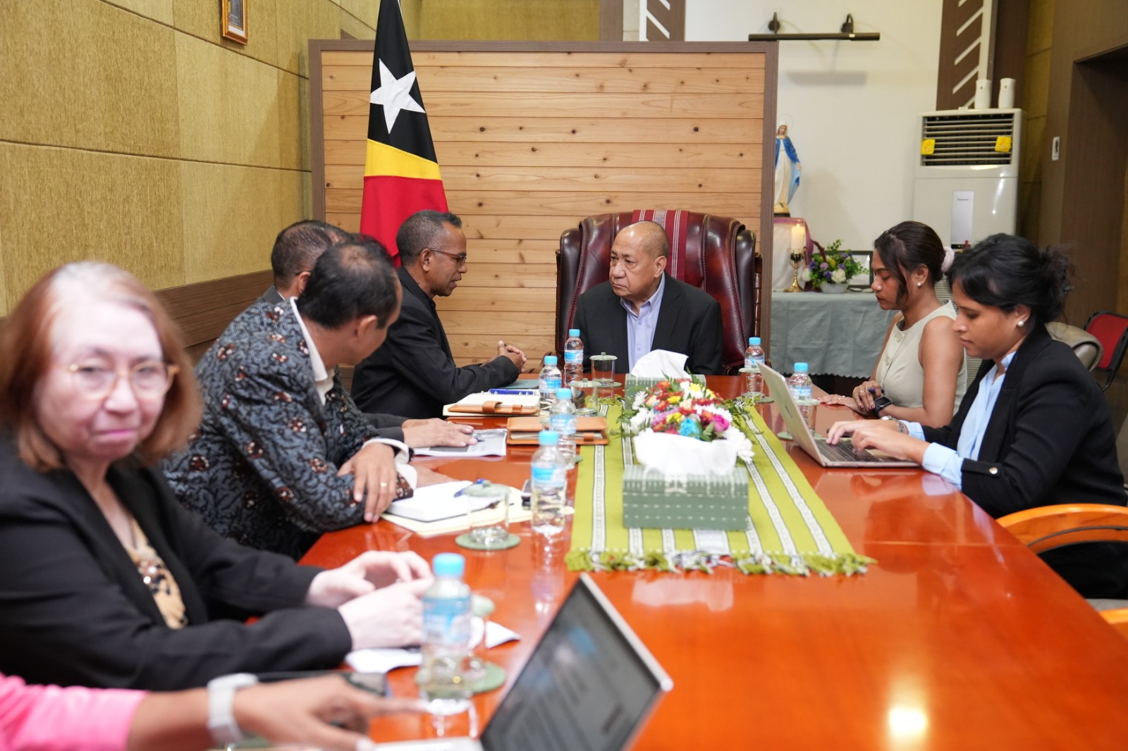 Minister Agio Pereira and Civil Service Commission review public administration reforms
