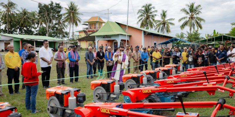 Govt and FAO provide agricultural equipment to 28 farmer groups in Uatulari