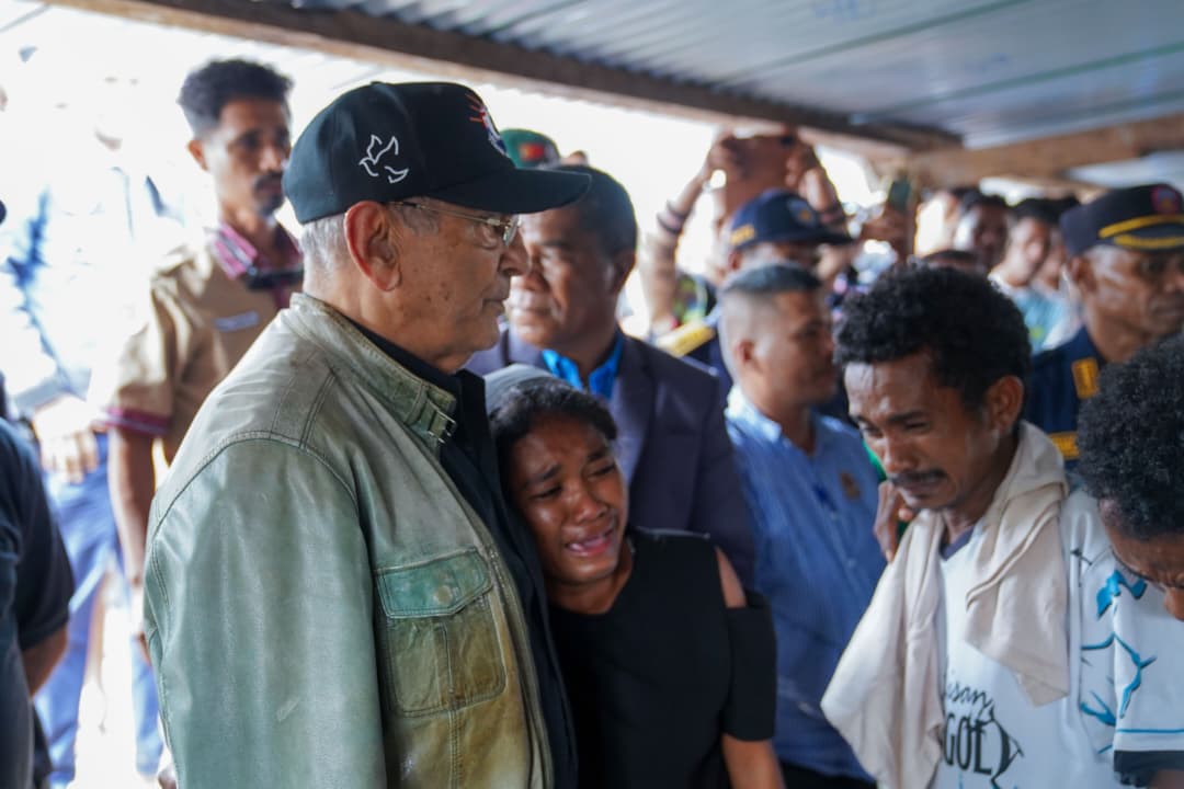 President Ramos-Horta visits four orphans, promises to build them a house