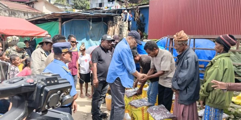 President Ramos-Horta delivers essential goods to underprivileged families in Maubisse