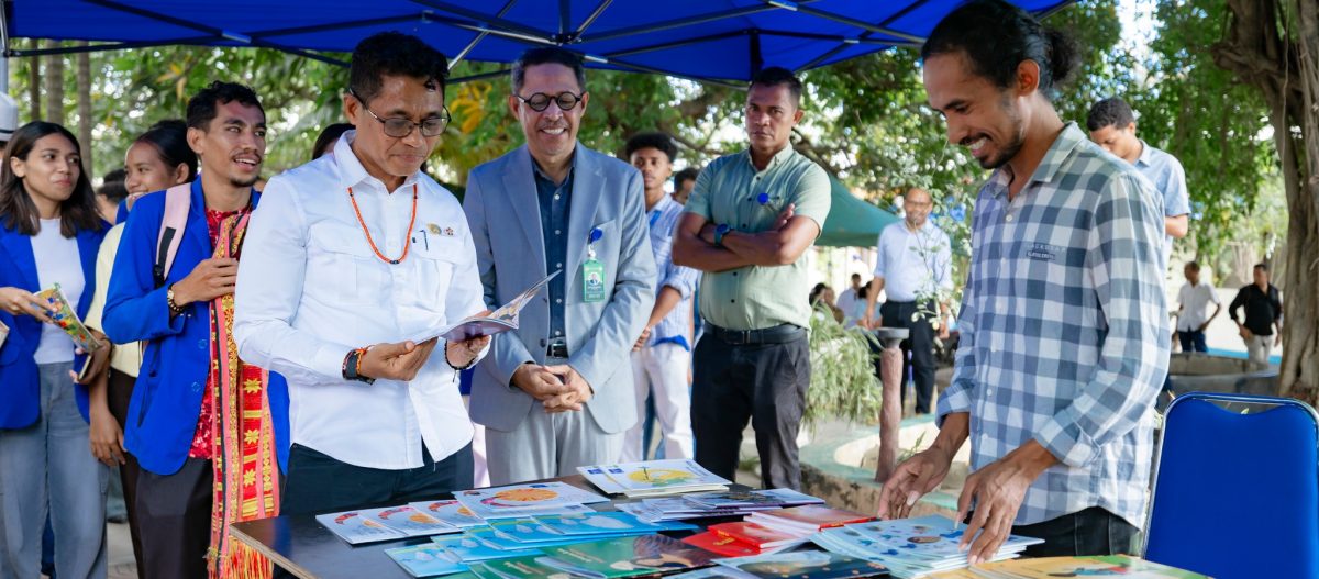 Govt advocates reading and writing as the foundation of critical thinking among young people
