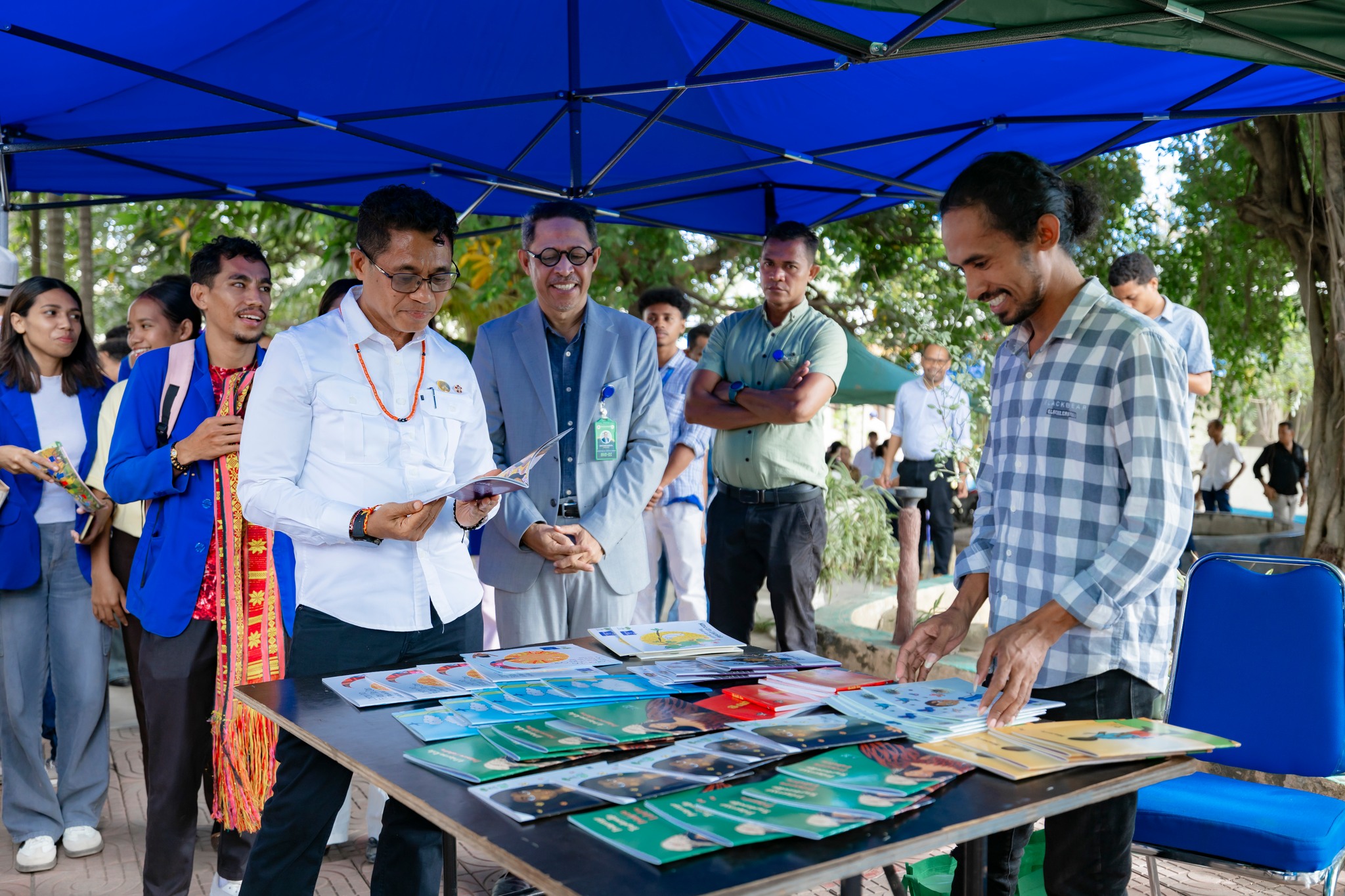 Govt advocates reading and writing as the foundation of critical thinking among young people