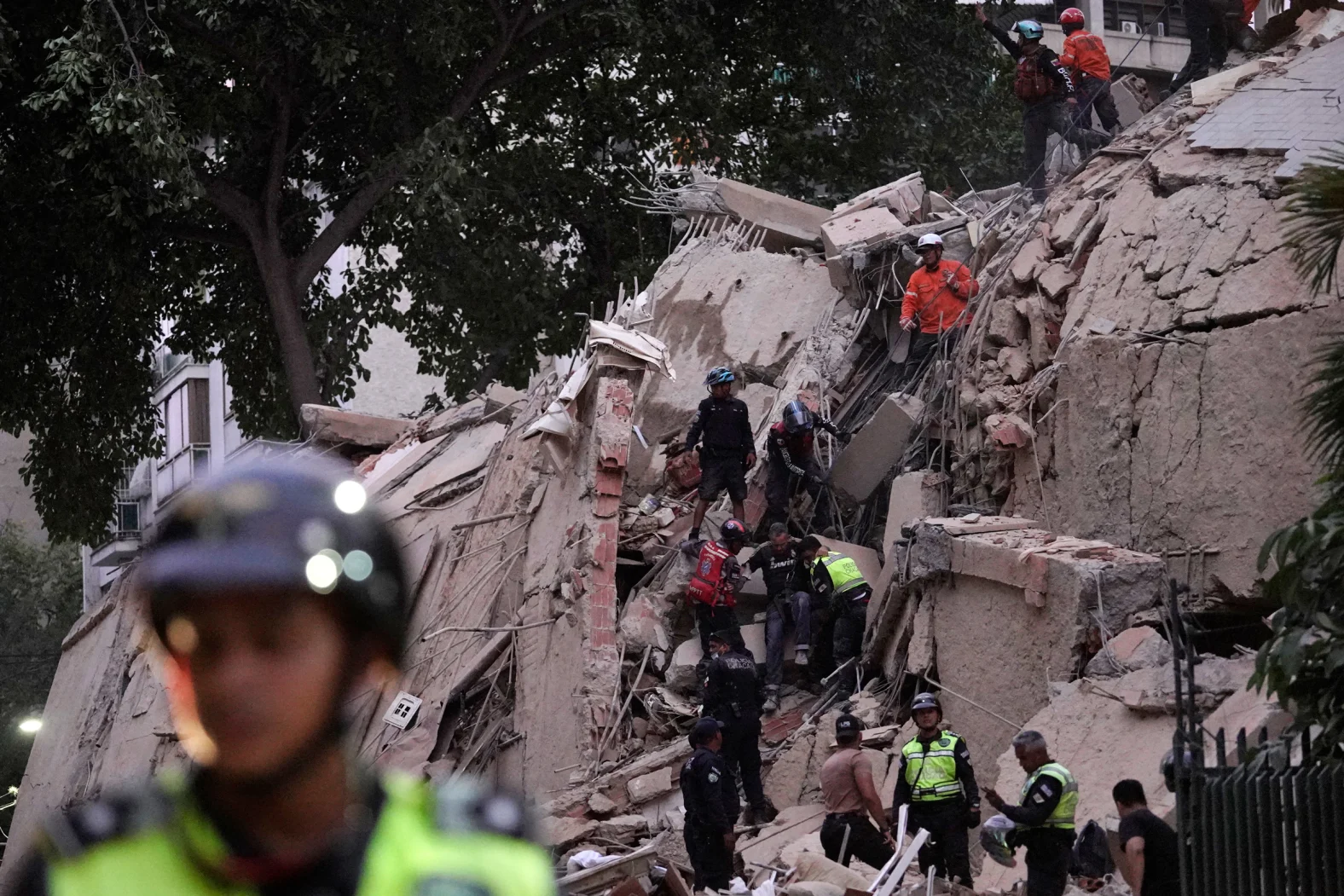 At least 32 dead, more than 700 injured after powerful earthquakes strike Caracas