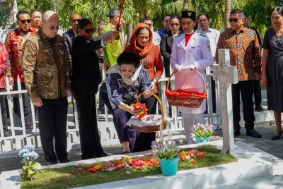 Megawati Sukarnoputri pays tribute at Taman Makam Pahlawan Seroja In Dili