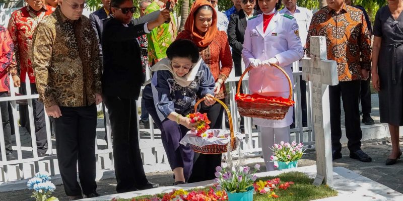 Megawati Sukarnoputri pays tribute at Taman Makam Pahlawan Seroja In Dili