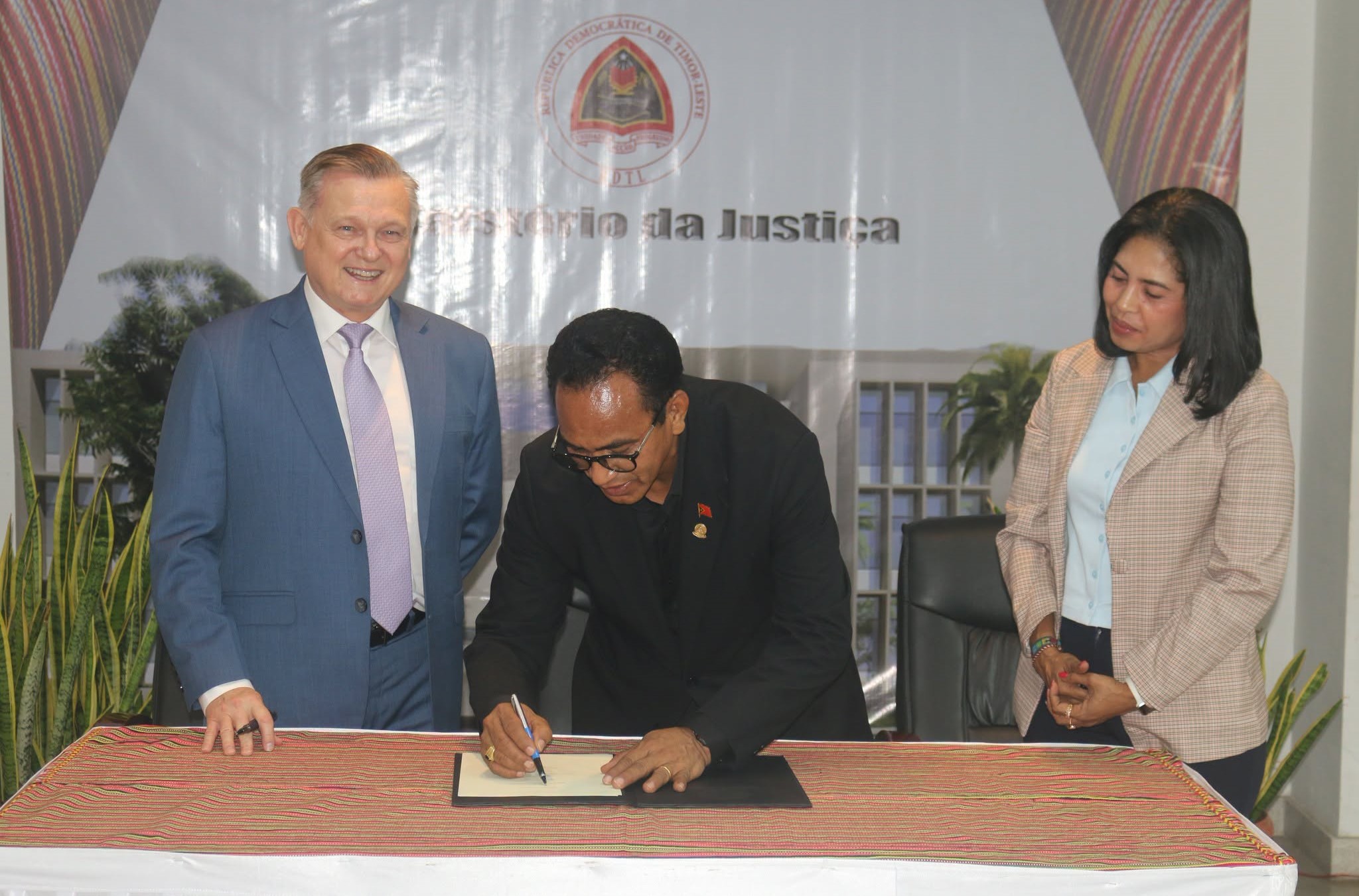 Govt signs 30-year surface rights agreement with MRP to advance Manatuto renewable energy project